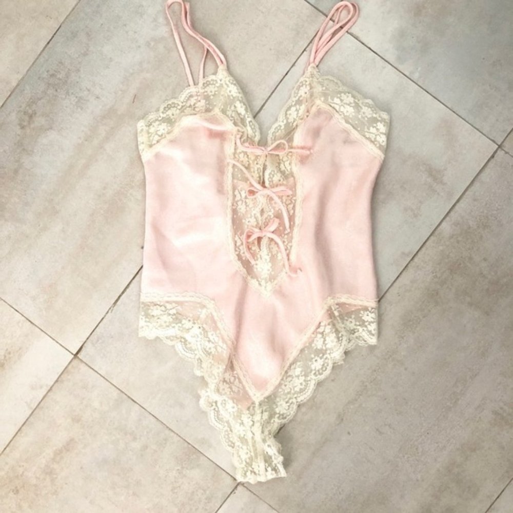 Sexy Victoria’s Secret blush pink with ivory lace